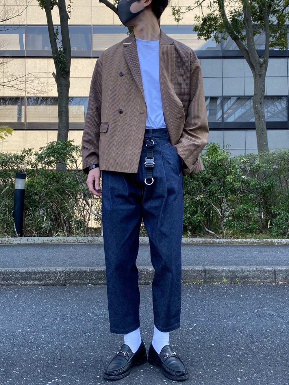 「春コーデ、ローファー、デニムスラックス、チェックジャケット、タックイン、alyx、RYOTAKASHIMA、ジャケットスタイル、ジャケット×デニム、大人カジュアル」｜「GUCCIのアイテム（ローファー、ブラック系）」を使った、natsukiさん（メンズ・187cm）の春コーディネートの1枚目の写真