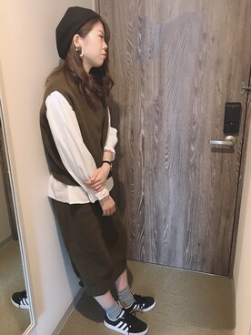 「カーキ色」｜「アイテム（ブラック系）」を使った、konaさん（レディース・163cm）の冬コーディネート