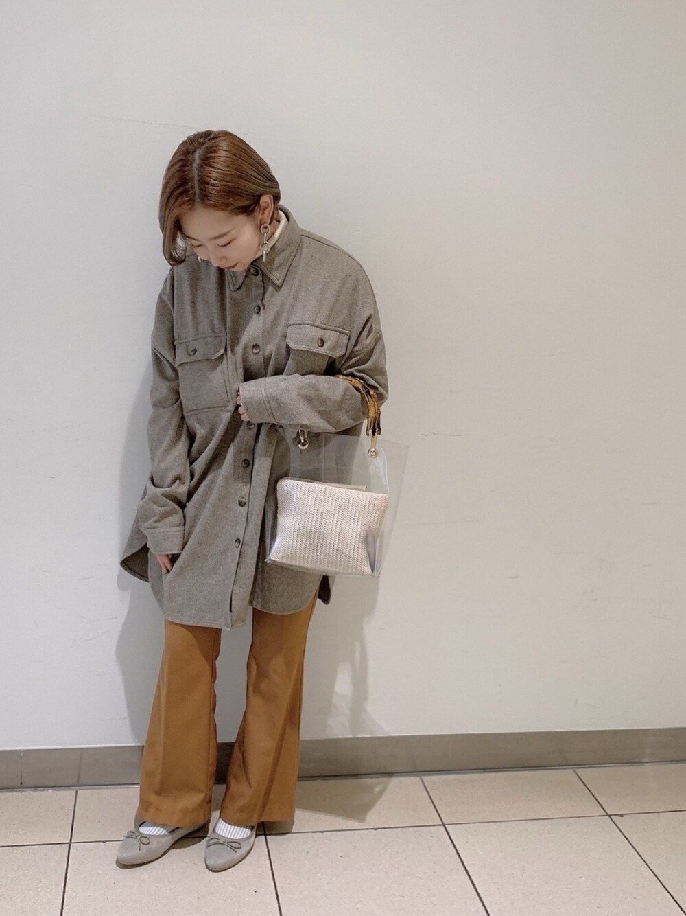 「カジュアル、シンプル、お出かけコーデ、プチプラ、大人カジュアル、オーバーサイズ」｜「GUのアイテム（パンツ、ブラウン系）」を使った、ほっちゃんさん（レディース・149cm）の冬コーディネートの1枚目の写真