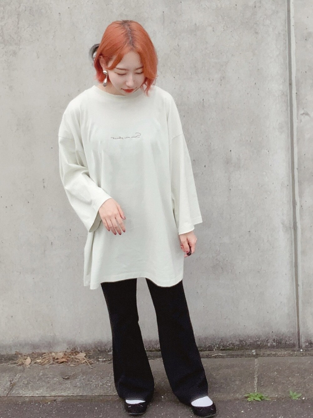 「UNIQLOのEZYフレアアンクルパンツ（2WAYストレッチ・丈長め71cm）（その他パンツ、ブラック系）」を使った、ほっちゃんさん（レディース・149cm）の夏コーディネートの1枚目の写真