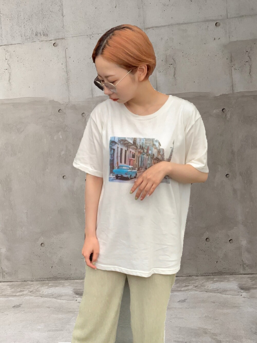 「GLOBAL WORKのアイテム（Tシャツ/カットソー、ホワイト系）」を使った、ほっちゃんさん（レディース・149cm）の夏コーディネートの1枚目の写真