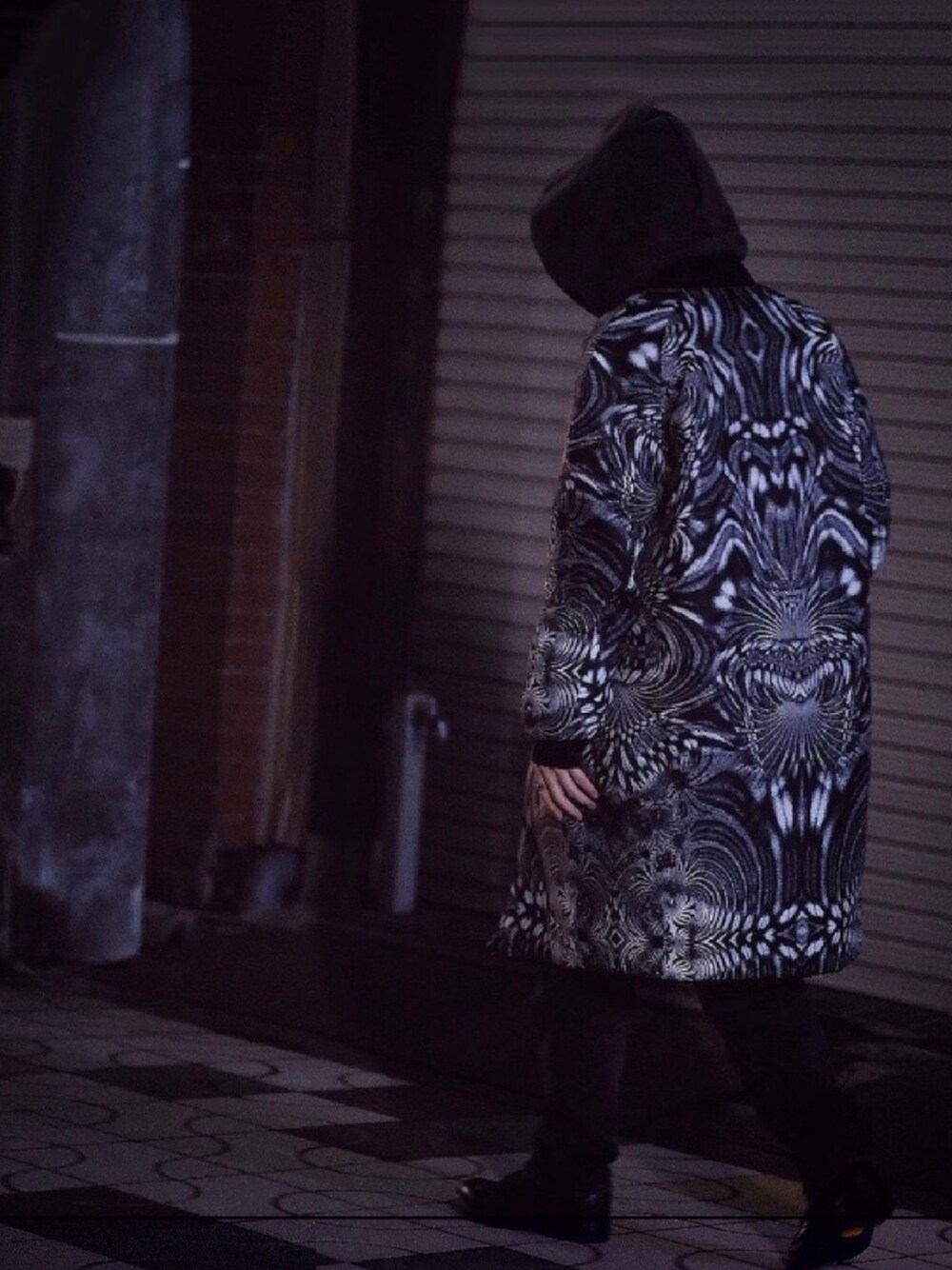 「MARCELO BURLON、マルセロバーロン、LONEONES、ロンワンズ、ビッグシルエット、ストリート、モードストリート、総柄、モード、ブーツ」｜「MARCELO BURLONのアイテム（MA-1、ブラック系）」を使った、Kentさん（メンズ・176cm）の秋コーディネートの1枚目の写真