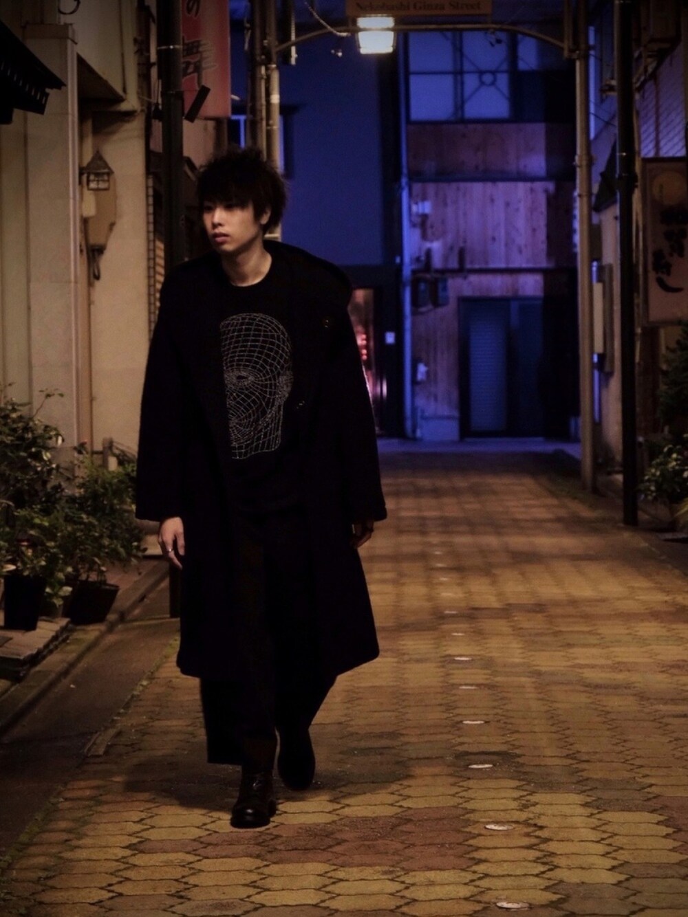 「yohjiyamamoto、ヨウジヤマモト、CHRISTOPHER KANE、クリストファーケイン、黒、ワイドパンツ、モード、ブーツ、オールブラック、モノトーンコーデ」｜「Yohji YamamotoのYohji Yamamoto - フーデッド コート - men - キュプラ/カシミア/ウール - 4（その他アウター、ブラック系）」を使った、Kentさん（メンズ・176cm）の冬コーディネートの1枚目の写真