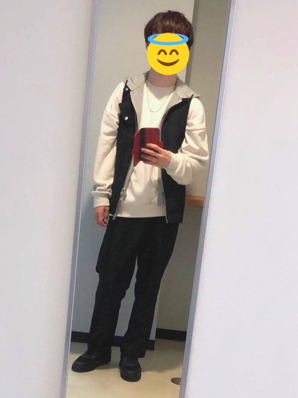 「春コーデ、おしゃれさんと繋がりたい、いいね、save、フォローお願いします🤑、大人カジュアル、大学生、きれいめカジュアル、モノトーンコーデ、ロンT」｜「HAREのモンスタービッグスエット(HARE)（スウェット、ブルー系）」を使った、yusukeさん（メンズ・170cm）の春コーディネートの1枚目の写真
