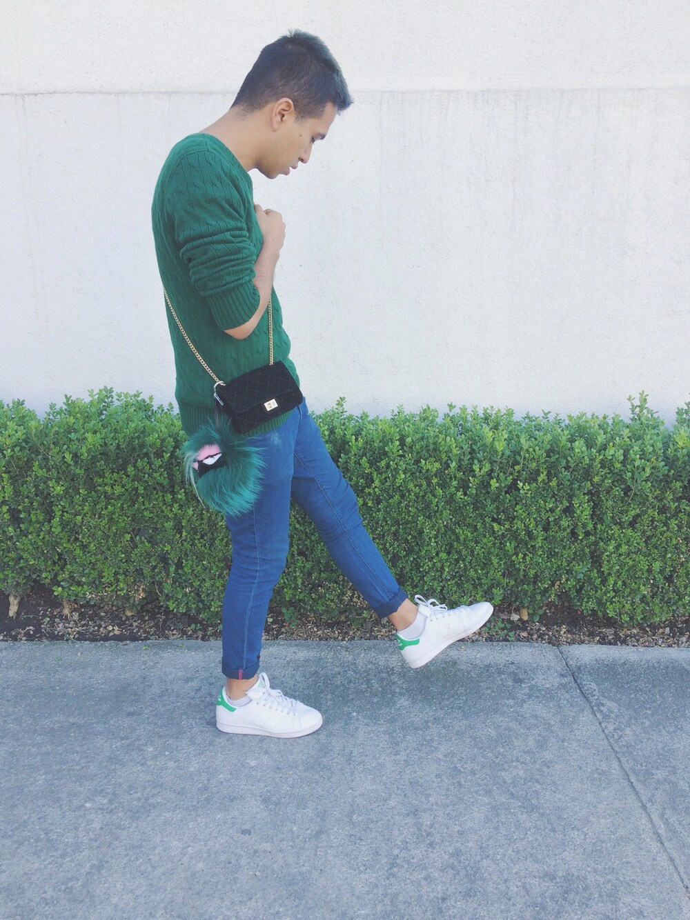 「ootd、outfit、casual、streetstyle、sneakers、FENDI、FENDImonster」｜「PULL&BEARのアイテム（デニムパンツ、ブルー系）」を使った、DannyVnyさん（メンズ・169cm）の冬コーディネートの1枚目の写真
