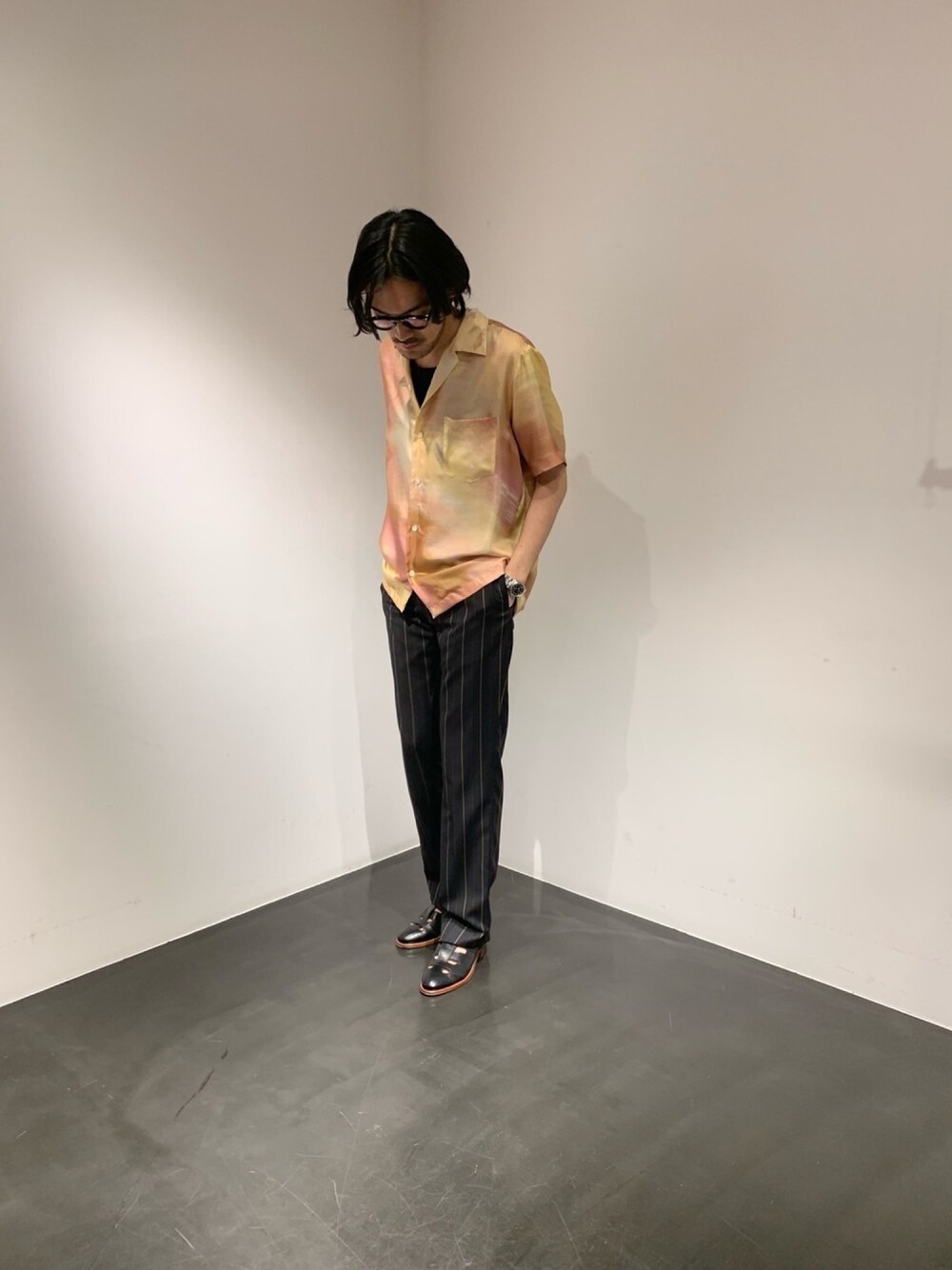 「Wales Bonner、cmmnswdn、leyuccas」｜「cmmn swdnのアイテム（シャツ/ブラウス、ベージュ系）」を使った、WARE-mo-KOU_aokiさん（メンズ・177cm）の夏コーディネートの1枚目の写真