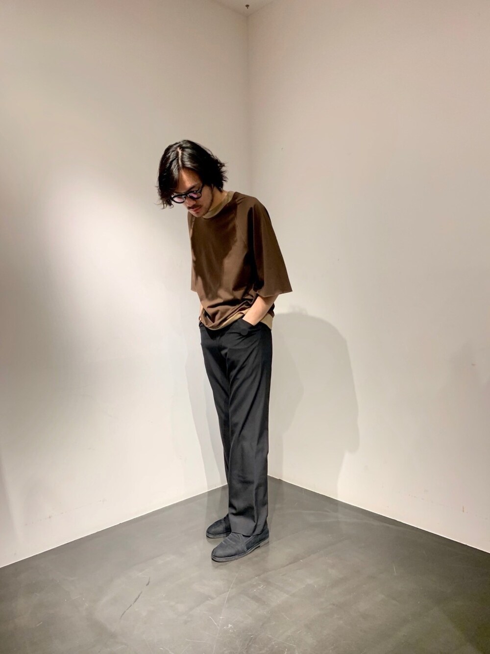 「sunsea、ブラウン、フレアパンツ」｜「SUNSEAのアイテム（Tシャツ/カットソー、ブラウン系）」を使った、WARE-mo-KOU_aokiさん（メンズ・177cm）の夏コーディネートの1枚目の写真