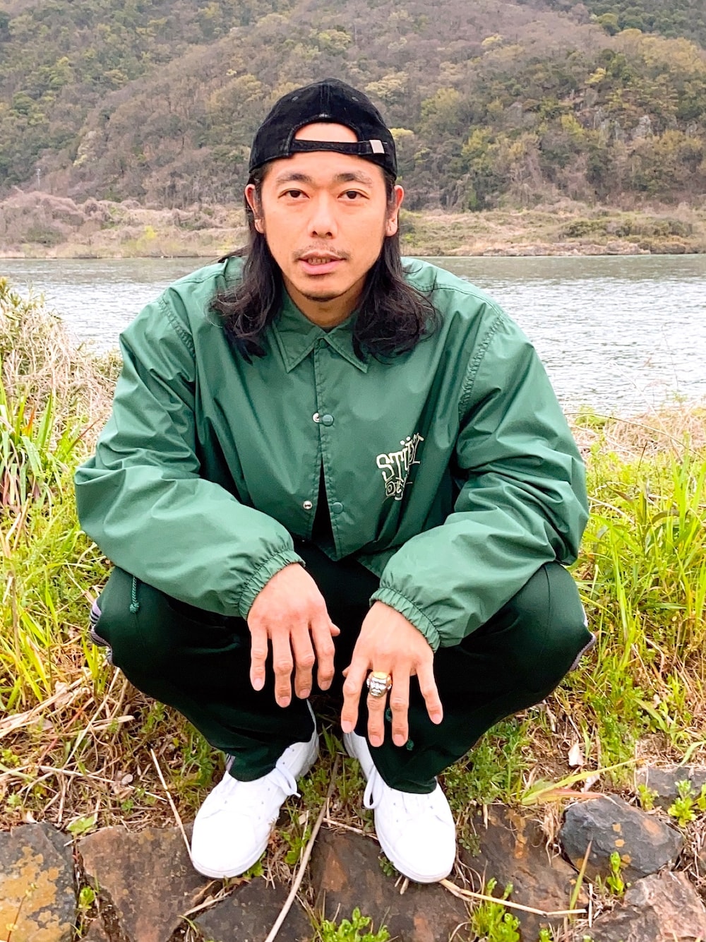 STUSSYのナイロンジャケット（グリーン系）を使った人気ファッション