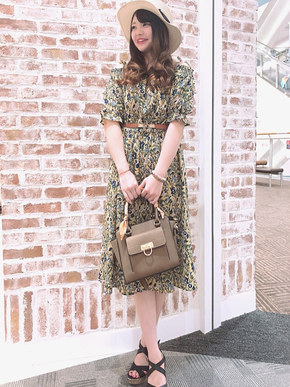 「オフショルワンピース、むぎわら帽子、春コーデ、イエロー、ハナガラワンピース」｜「SpRayのアイテム（ハット、ベージュ系）」を使った、Riiさん（レディース・160cm）の春コーディネートの1枚目の写真
