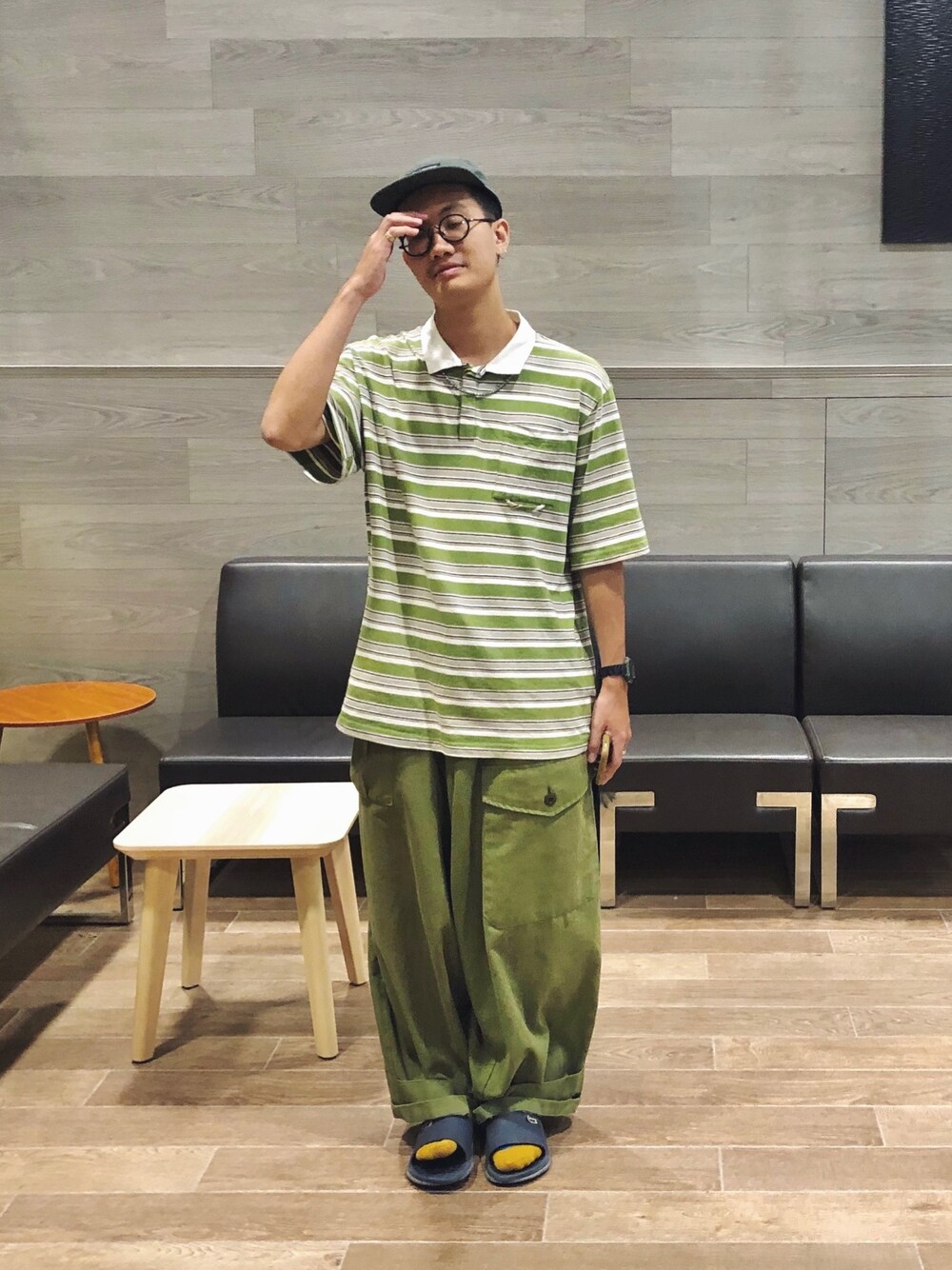 「Opoismのアイテム（チノパンツ、グリーン系）」を使った、YaYakai さん（メンズ・174cm）の秋コーディネートの1枚目の写真