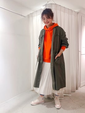 「My Fav. CHILD WOMAN（マイファブチャイルドウーマン）のheavy裏毛 パーカープルオーバー（パーカー、オレンジ系）」を使った、chisatoさん（レディース・161cm）の春コーディネート