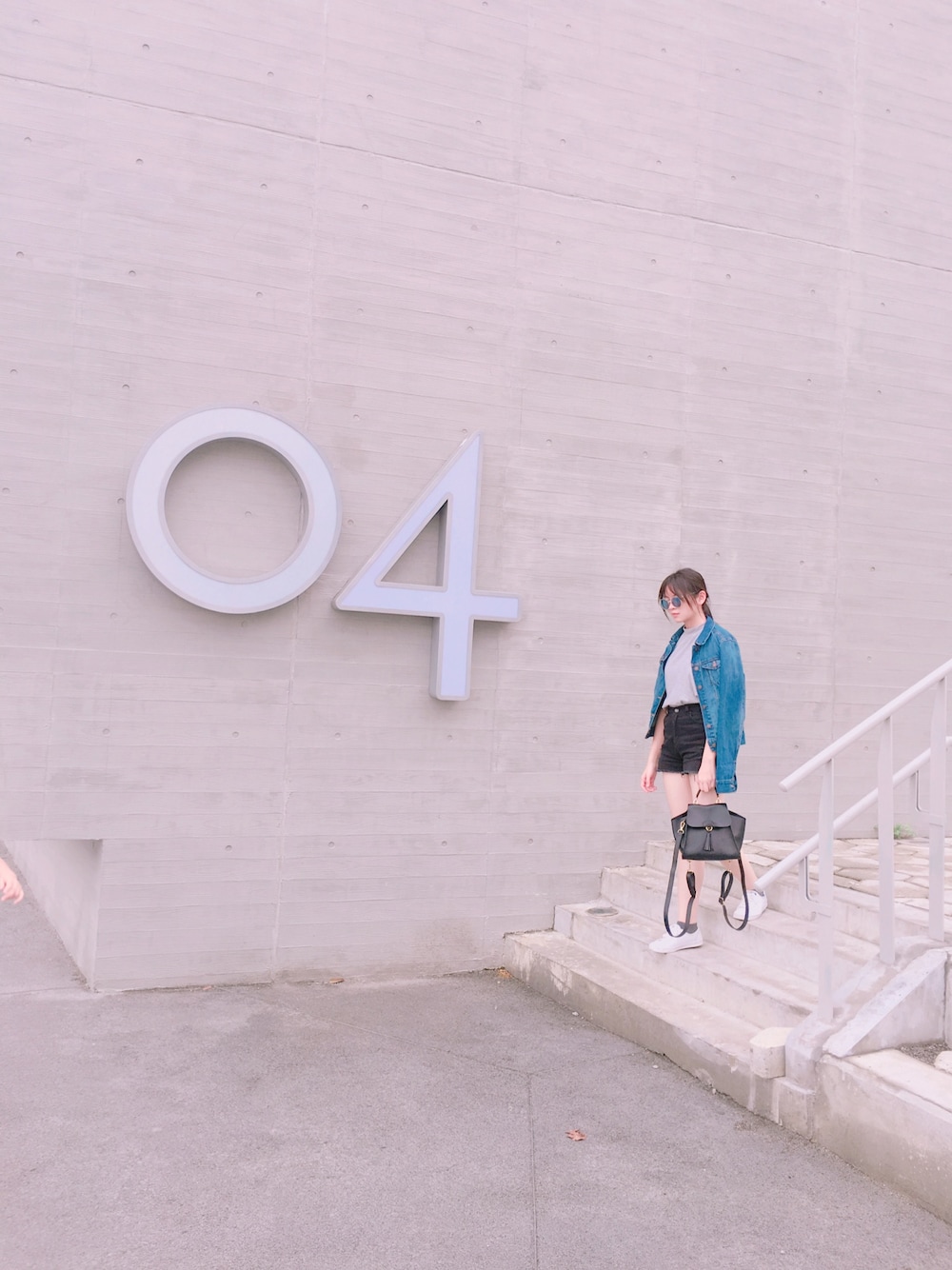「Kedsのアイテム（シューズ、ホワイト系）」を使った、陳宥蓁さん（レディース・160cm）の夏コーディネートの1枚目の写真