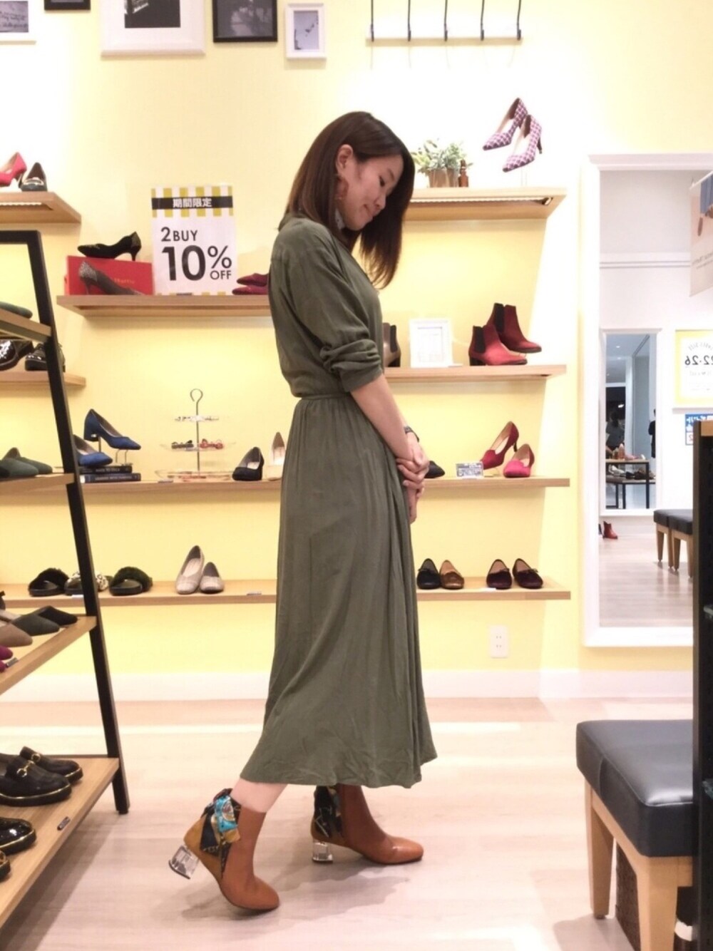 「ロングワンピース、大人コーデ、くすみカラー、スカーフ、ブーツ、クリアヒール、9423、オリエンタルトラフィック、おしゃれさんと繋がりたい、outfit」｜「ORiental TRafficの秋冬新作★スカーフブーツ★9423（ブーツ、イエロー系）」を使った、WAららぽーとエキスポシティ店さん（レディース・160cm）の秋コーディネートの1枚目の写真