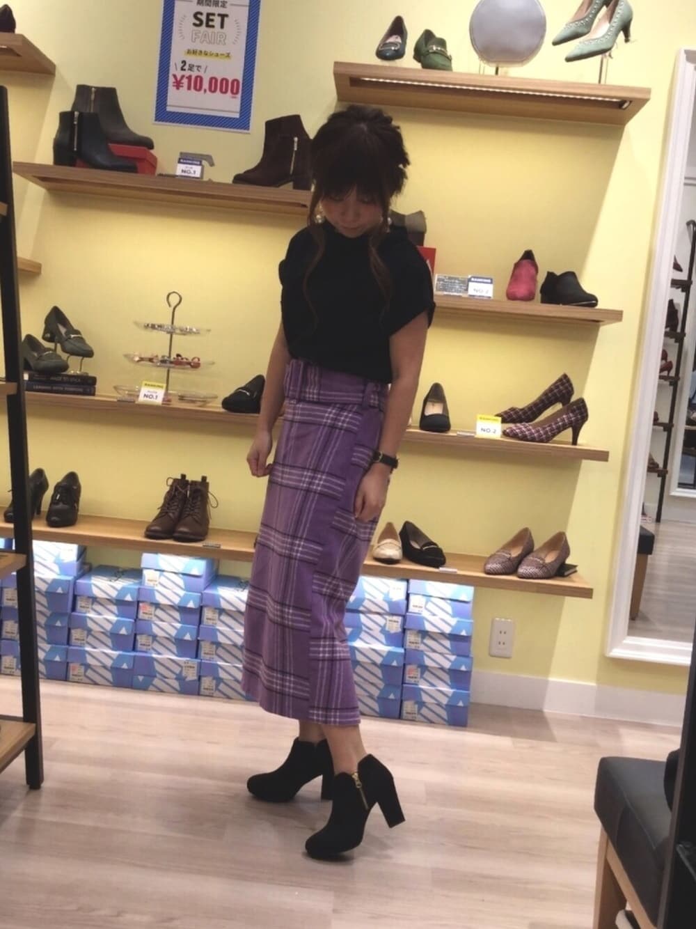 「タイトスカート、ブーツ、チェック柄、プラットフォーム、きれいめカジュアル、オリエンタルトラフィック、ootd、秋コーデ、おしゃれさんと繋がりたい、9417」｜「ORiental TRafficの秋冬新作★サイドジッププラットファームブーティー★9417（ブーツ、ブラック系）」を使った、WAららぽーとエキスポシティ店さん（レディース・160cm）の秋コーディネートの1枚目の写真