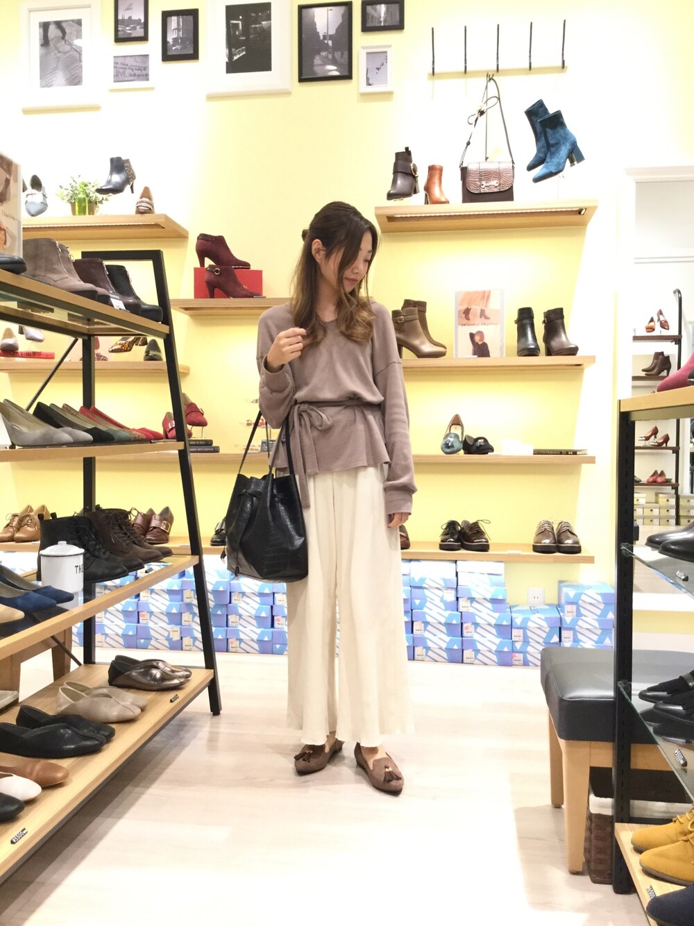「秋のコーデ、お洒落さんとつながりたい、ootd、ゆるコーデ、9708、タッセルシューズ、オリエンタルトラフィック」｜「WA ORiental TRafficの秋冬新作★タッセルポインテッドパンプス★9708（パンプス、ブラウン系）」を使った、WAららぽーとエキスポシティ店さん（レディース・160cm）の秋コーディネートの1枚目の写真