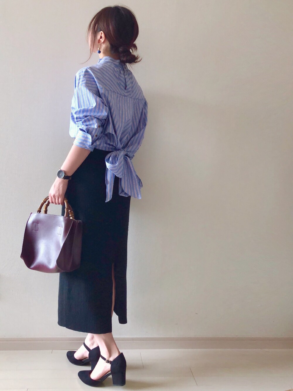 「Rougevif、ルージュヴィフ、atscelta、atstagram_l、ストライプシャツ、バックリボン、タイトスカート、セパレートパンプス、オトナ女子、きれいめカジュアル」｜「Rouge vifのバックリボンストライプシャツ（シャツ/ブラウス、ブルー系）」を使った、chakoさん（レディース・155cm）の秋コーディネートの1枚目の写真