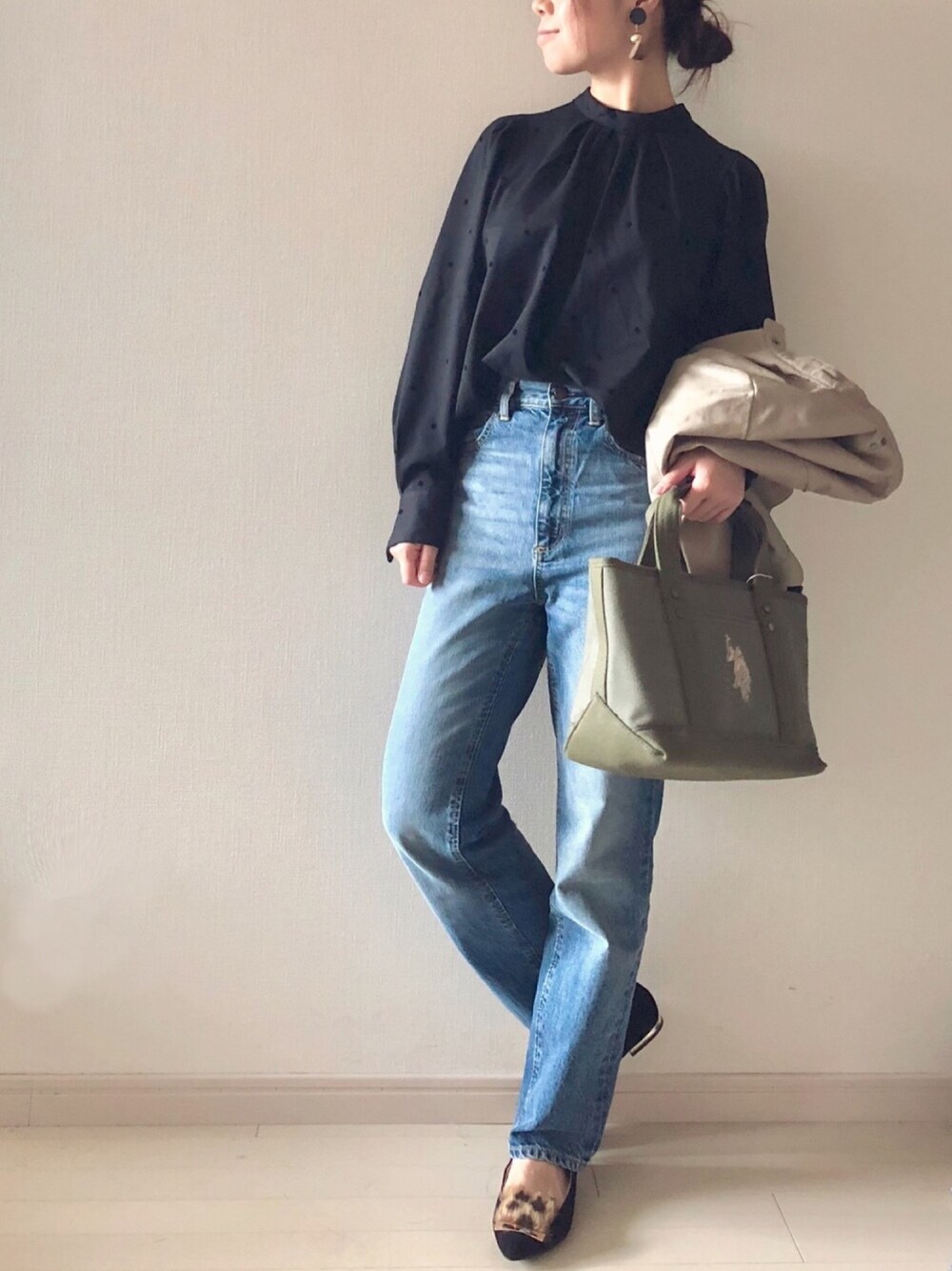 「qualite、qualitescape、カリテ(qualite)、カリテスケープ、piche abahouse、ピシェアバハウス、SonnyLabel、サニーレーベル、uspolo、USポロ」｜「qualiteのドットフロッキードルマンカットソー（Tシャツ/カットソー、ブラック系）」を使った、chakoさん（レディース・155cm）の秋コーディネートの1枚目の写真