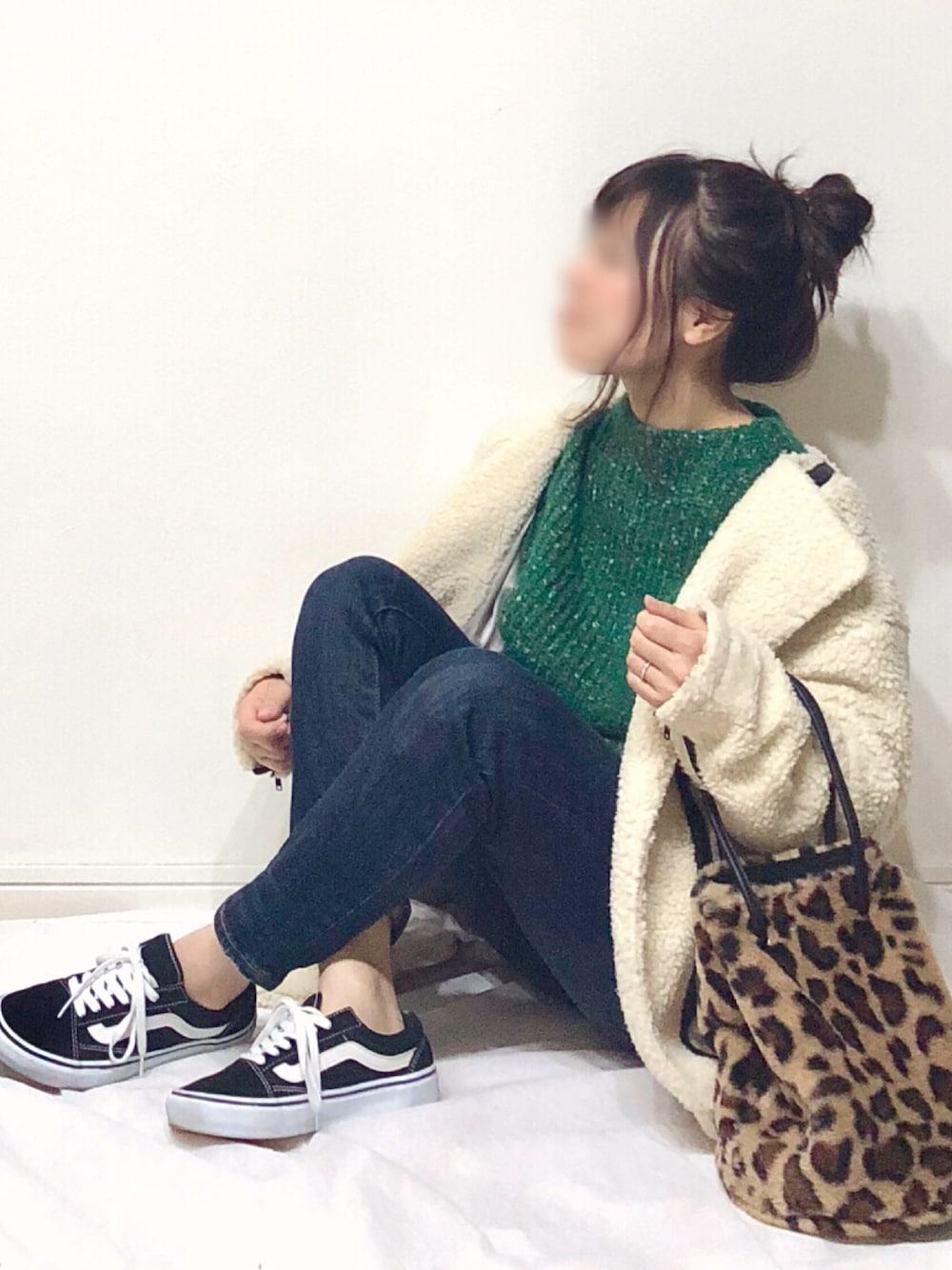 「ZOZO公認ユーザー、ボアジャケット、レオパード、カジュアルコーデ、スニーカーコーデ、VANS、LIPSTAR、リップスター、シンプルコーデ、オールドスクール」｜「VANSのVANS ヴァンズ OLD SKOOL DX オールドスクール DX V36CL+ BLACK（スニーカー、ブラック系）」を使った、chakoさん（レディース・155cm）の秋コーディネートの1枚目の写真