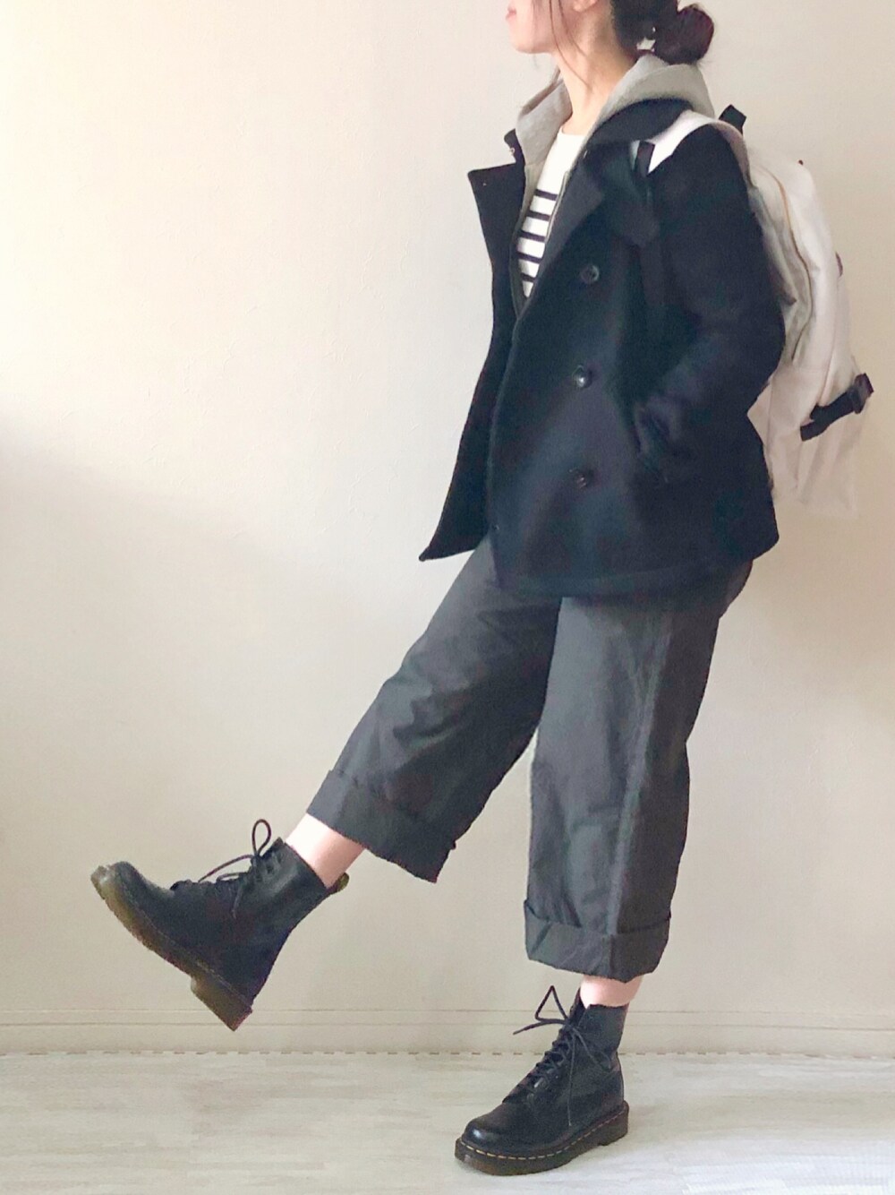 「ボーダー、バックパック、パーカー、mercibeaucoup,、Dr.Martens、冬コーデ、シンプルコーデ、メルシーボークー、カジュアルコーデ、初売りセールで買いました2019」｜「mercibeaucoup,のうしろまえリュック（バックパック/リュック、ホワイト系）」を使った、chakoさん（レディース・155cm）の冬コーディネートの1枚目の写真