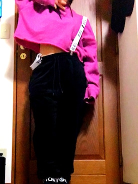 「STUSSY（ステューシー）のCircle Cropped Hoodie（パーカー、ピンク系）」を使った、すんさん（レディース・154cm）の冬コーディネート