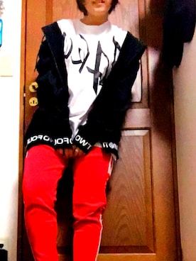 「24karats（トゥウェンティーフォーカラッツ）のSBL Front Logo Tee（Tシャツ/カットソー、ホワイト系）」を使った、すんさん（レディース・154cm）の冬コーディネート