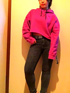 「STUSSY（ステューシー）のCircle Cropped Hoodie（パーカー、ピンク系）」を使った、すんさん（レディース・154cm）の冬コーディネート