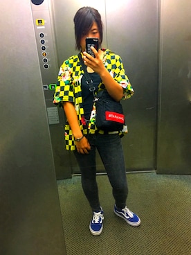 「24karats（トゥウェンティーフォーカラッツ）のFloral Checker Shirt SS（シャツ/ブラウス、イエロー系）」を使った、すんさん（レディース・154cm）の夏コーディネート