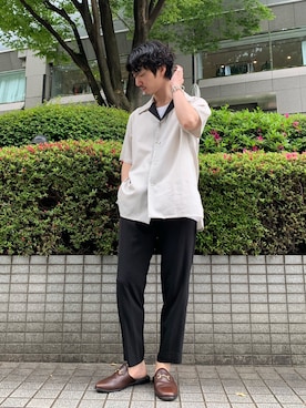 「soe（ソーイ）のアイテム（スラックス）」を使った、TAKUさん（メンズ・166cm）の春コーディネート