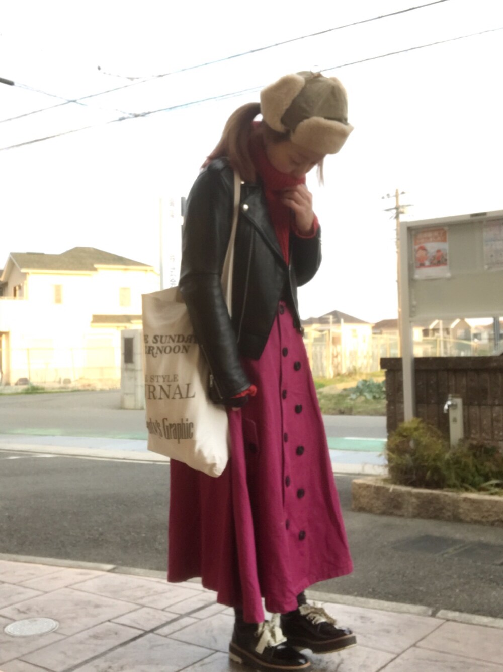 「ライダース、ロングスカート、ニット、タートルネック、ショルダーバッグ、ピアス、フライトキャップ」｜「TODAYFULのボアフライトキャップ（キャップ、ベージュ系）」を使った、いく☆さん（レディース・153cm）の冬コーディネートの1枚目の写真