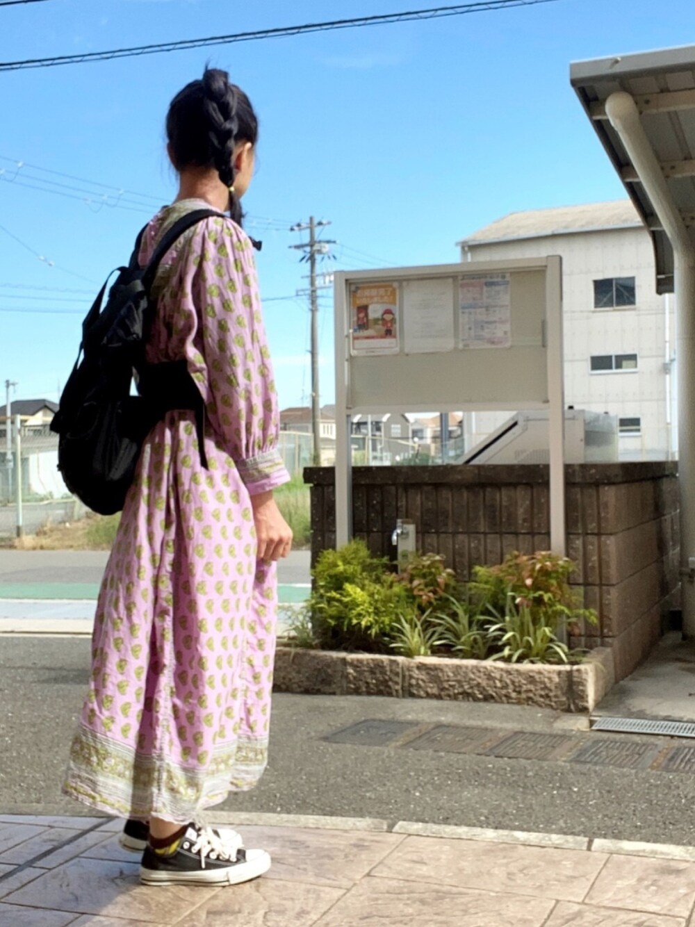 「ワンピース、リュック、スニーカー」｜「TODAYFULのオーバルプレートヘアバンド（ヘアバンド、ゴールド系）」を使った、いく☆さん（レディース・153cm）の夏コーディネートの1枚目の写真