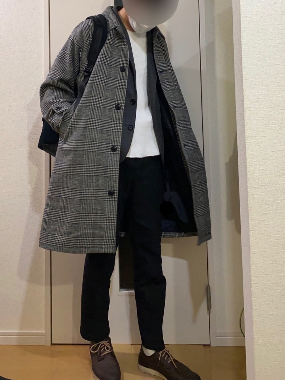 「SITRYのアイテム（ステンカラーコート、グレー系）」を使った、sshuhoさん（メンズ・174cm）の冬コーディネートの1枚目の写真