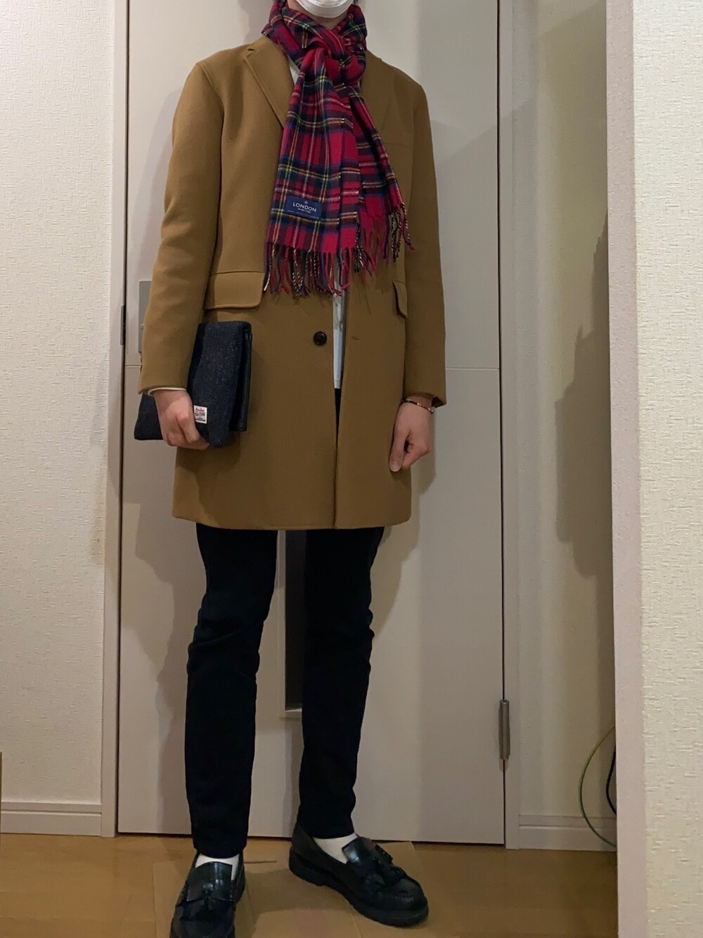 「BEAMSのアイテム（チェスターコート、ブラウン系）」を使った、sshuhoさん（メンズ・174cm）の冬コーディネートの1枚目の写真