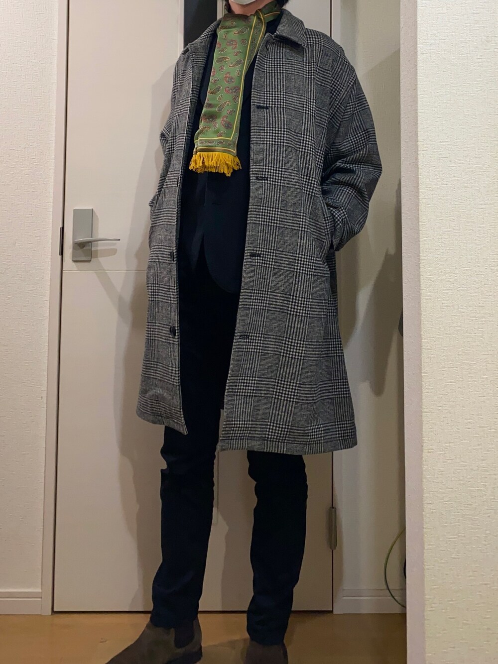 「SITRYのアイテム（ステンカラーコート、グレー系）」を使った、sshuhoさん（メンズ・174cm）の冬コーディネートの1枚目の写真
