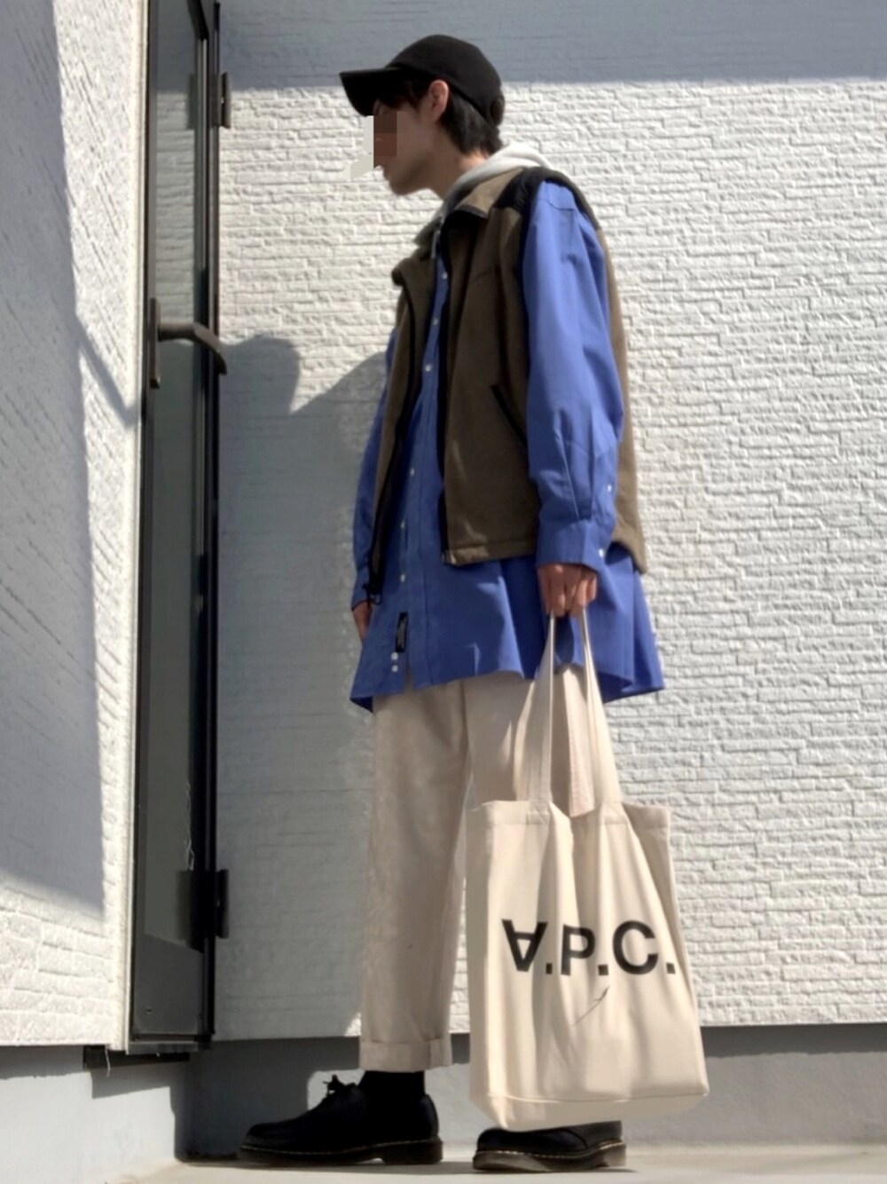 「Timberland、ベスト、オーバーシャツ、韓国、A.P.C.、UNIQLO、ロンハーマン、古着好きな人と繋がりたい、古着、古着コーデ」｜「A.P.C.のアイテム（トートバッグ、ホワイト系）」を使った、くるぶしさん（メンズ・178cm）の冬コーディネートの1枚目の写真