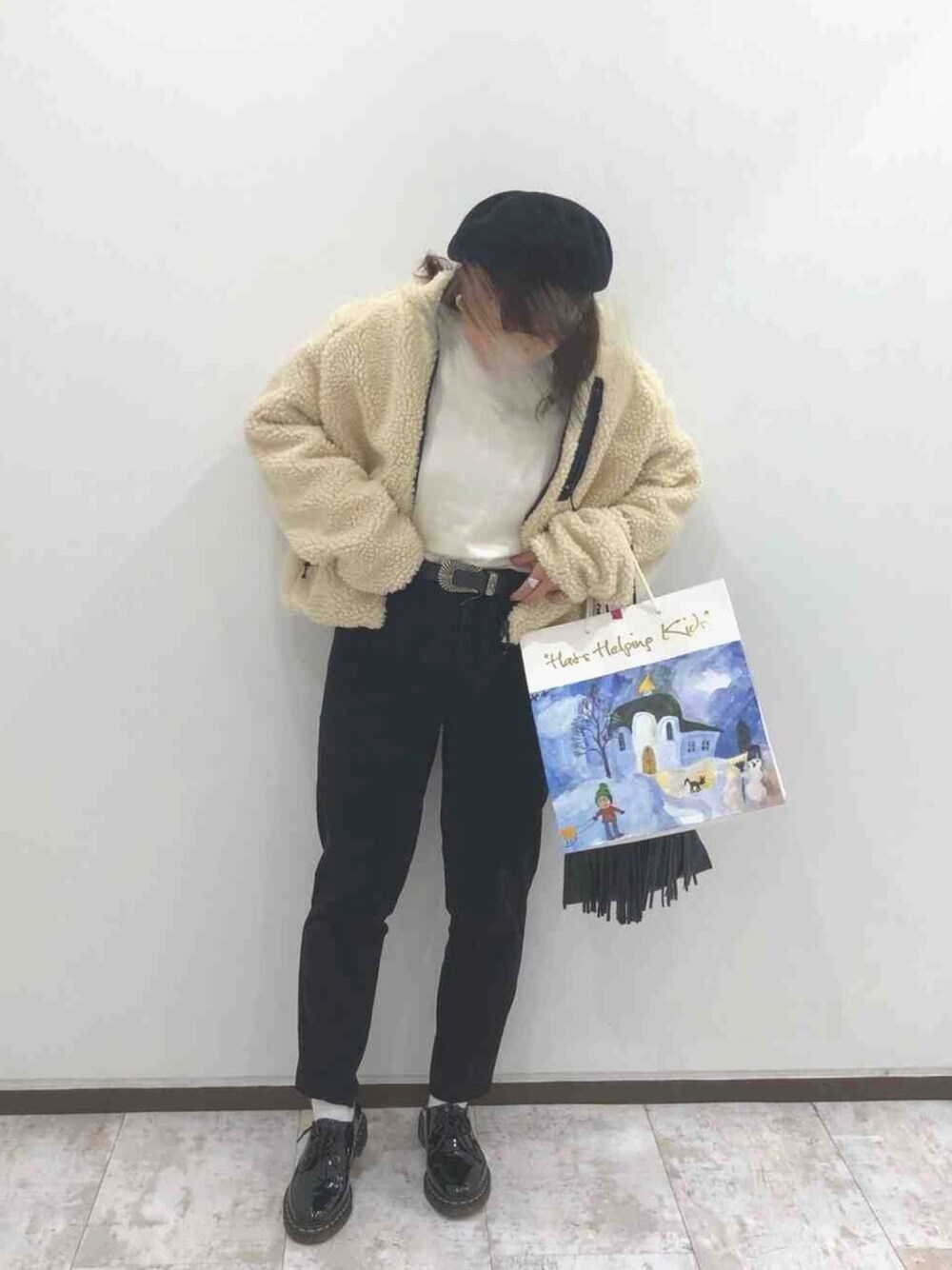 「冬コーデ、カジュアル、きれいめカジュアル、UNIQLO、マーチン、Dr.Martens、ZOZO公認ユーザー」｜「UNIQLOのアイテム（スウェット、ホワイト系）」を使った、emu.さん（レディース・161cm）の秋コーディネートの1枚目の写真