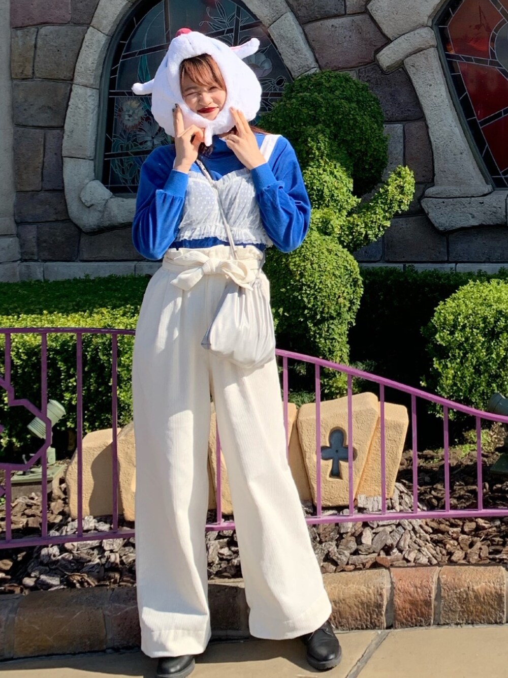 「お洒落さんとつながりたい、ディズニー、ディズニーランド、古着、ZARA、レースアップシューズ、巾着バッグ、アリスコーデ、うさぎ、古着MIX」｜「Latticeのアイテム（バッグ、シルバー系）」を使った、manamiさん（レディース・168cm）の秋コーディネートの1枚目の写真