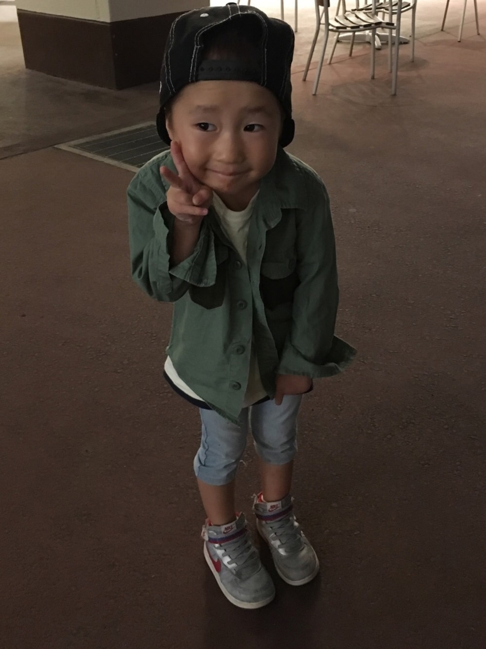 「キッズファッション、カジュアル、秋冬コーデ、スニーカー、キャップ、5歳、NIKE、おとこのこ、supreme、バンダルスプリーム」｜「NEW ERAのNEW ERA / ニューエラ : My 1st(59FIFTY)（キャップ、ブラック系）」を使った、saichiiさん（キッズ・100cm）の秋コーディネートの1枚目の写真