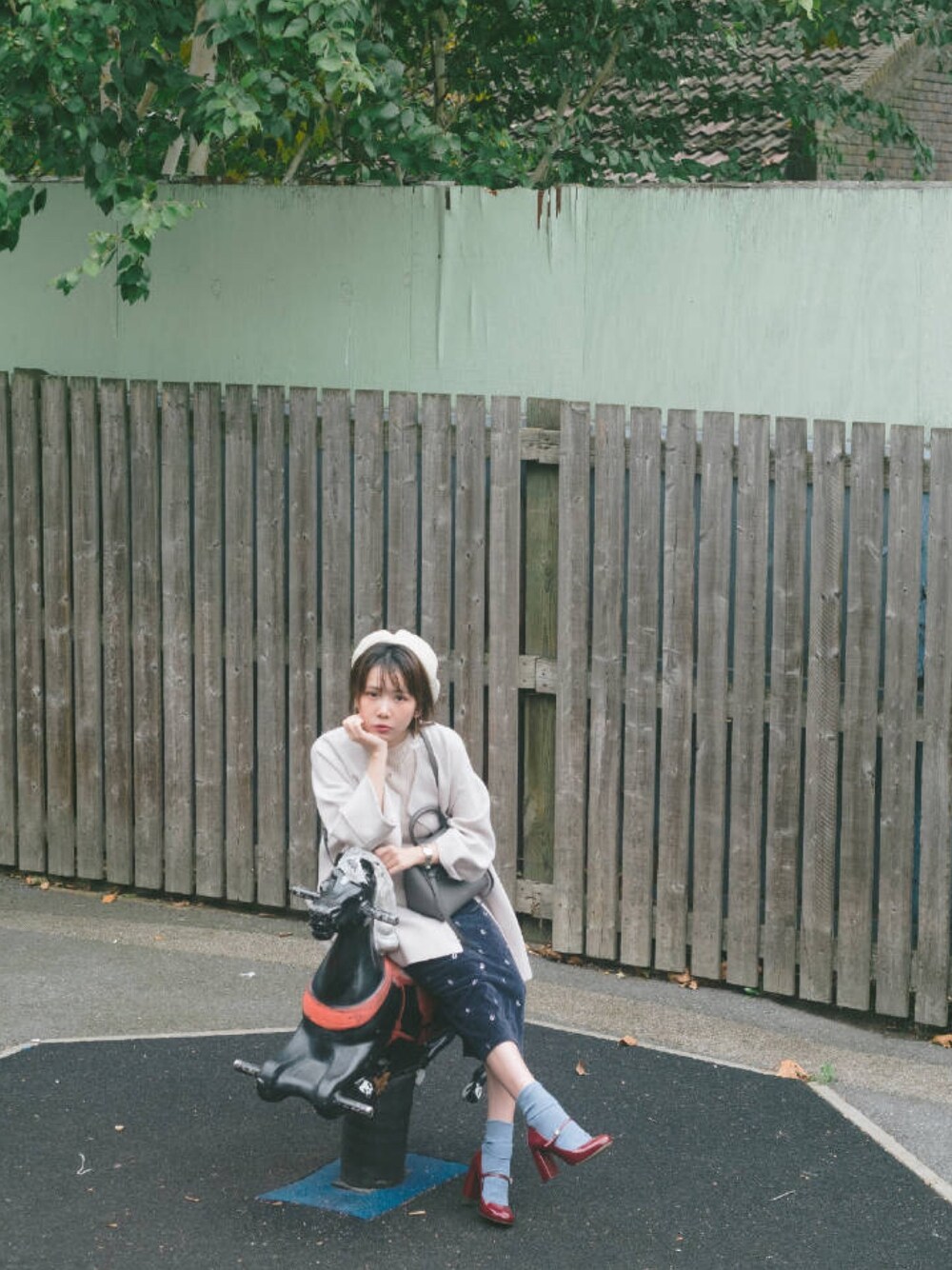 「今日のコーデ、MIUMIU、CELINE、シンプルコーデ、冬コーデ、snidel、今日の服、ロンドン、90’s」｜「RUBY AND YOUのアイテム（帽子、ベージュ系）」を使った、Rach 🌌さん（レディース・163cm）の秋コーディネートの1枚目の写真