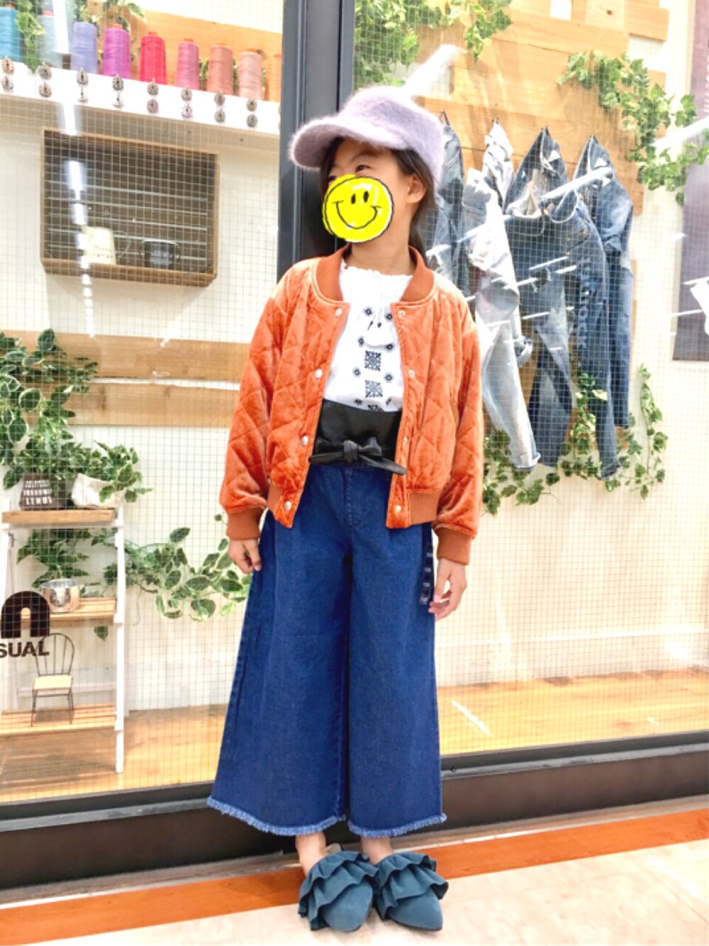 「秋コーデ、女の子、おんなのこ、キッズコーデ、kids、サッシュベルト、ワイドパンツ、ライトオン、Right-on、おでかけ」｜「Right-onの【MPS】キルティングベロアブルゾン （ブルゾン、オレンジ系）」を使った、アラフィフが見えてきた。。。さん（キッズ・174cm）の秋コーディネートの1枚目の写真
