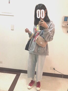 「adidas（アディダス）のアイテム（トップス、グレー系）」を使った、Pei Lin Tsaiさん（レディース）の秋コーディネート