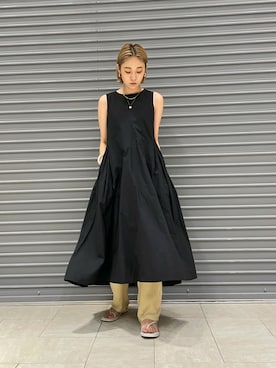 「サテンパンツ」｜「アイテム（ワンピース）」を使った、吉本杏奈さん（レディース・164cm）の夏コーディネート