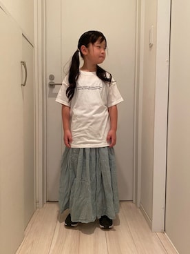 「GLOBAL WORK（グローバルワーク）の【キッズ】ロゴプリントチュニックＴ/半袖/868714（Tシャツ/カットソー、ホワイト系）」を使った、megruさん（キッズ・120cm）の夏コーディネート