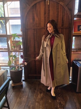 「白タイツ」｜「アイテム（トレンチコート）」を使った、Aika Miyagiさん（レディース・156cm）の春コーディネート
