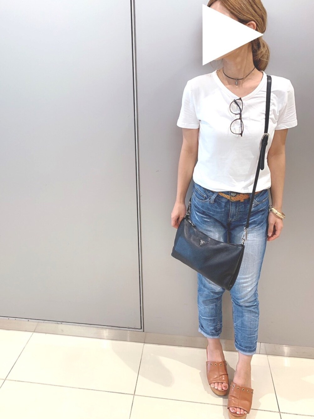 「シンプル、カジュアル、休日スタイル、コーチ(COACH)、Tシャツ、白Tシャツ、H&M、サンダル、プチプラコーデ、低身長コーデ」｜「COACHのアイテム（ネックレス、シルバー系）」を使った、DHさん（レディース・153cm）の夏コーディネートの1枚目の写真