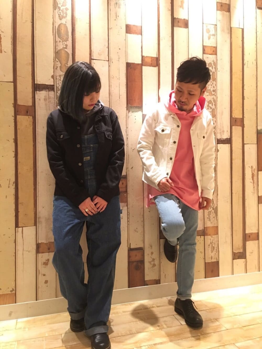 「Gジャン、カジュアル、パーカー、黒、ホワイト、マインドブロウ、グローリークルー、ラトルトラップ、ルミネエスト新宿、おそろいコーデ」｜「glory crewのデニムジャケット（デニムジャケット、ホワイト系）」を使った、TOM & lumine staffさん（メンズ・180cm）の春コーディネートの1枚目の写真