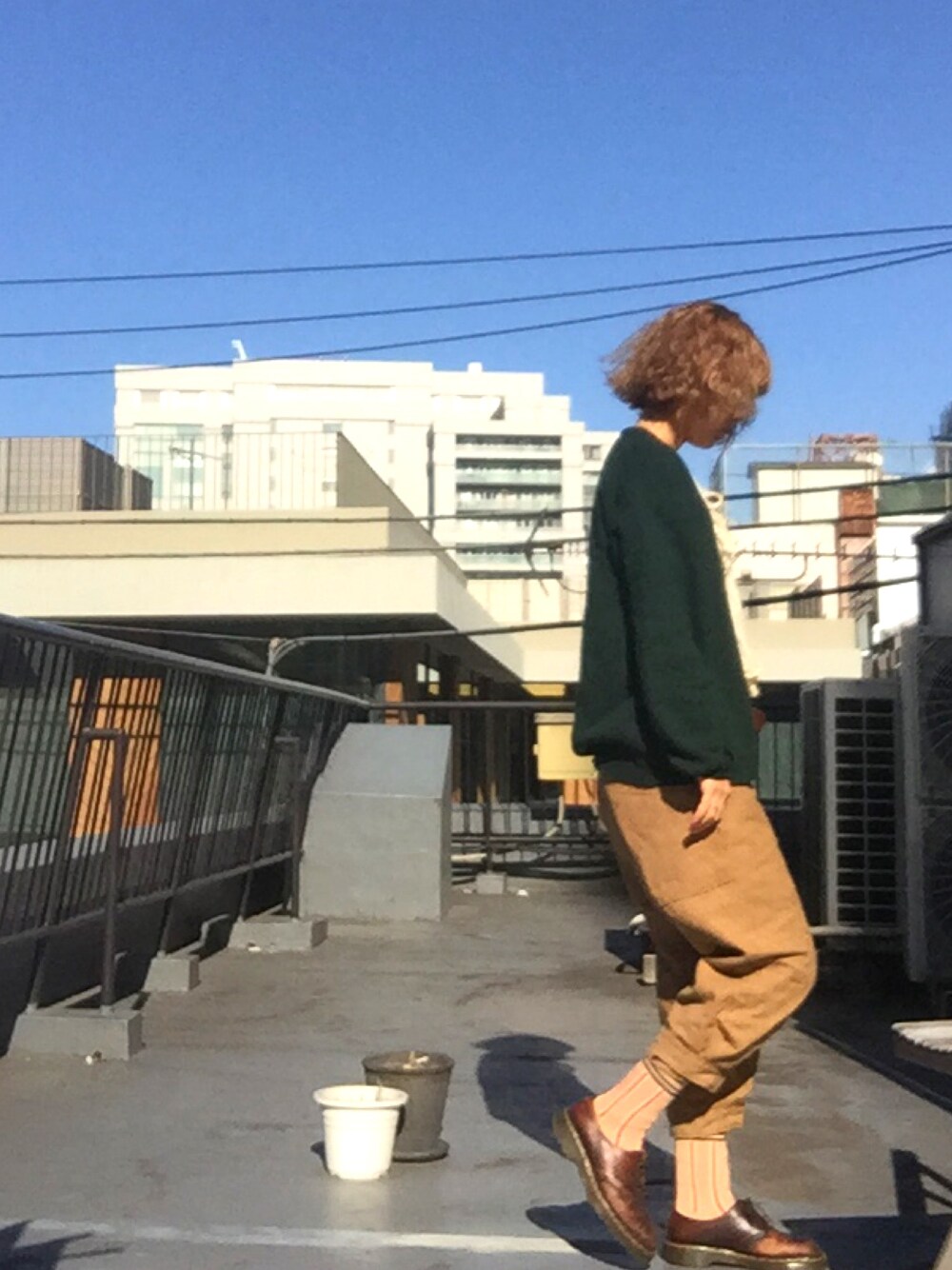 「大人カジュアル、Dr.Martens、ニット、ニットカーディガン、デットストック、ラフ、ボーイッシュ、靴下」｜「古着のアイテム（ニット/セーター、グリーン系）」を使った、たら@dropさん（レディース・160cm）の春コーディネートの1枚目の写真