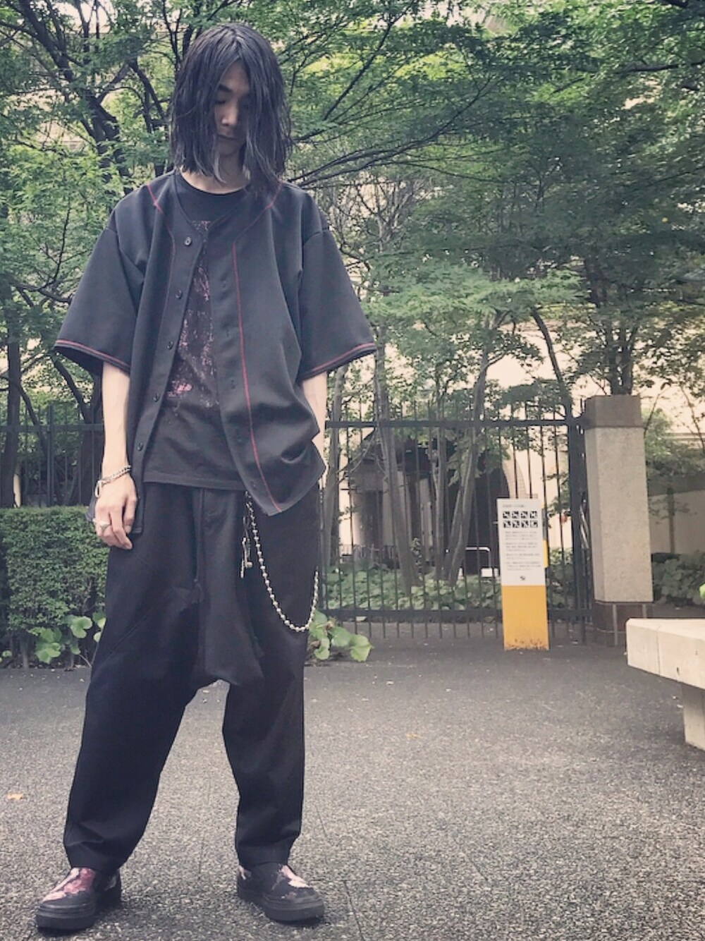 「LAD MUSICIAN、yohjiyamamoto、syte、ラッドミュージシャン、ヨウジヤマモト、サイト、kaiko、ベースボールシャツ、ALL BLACK、夏コーデ」｜「古着のアイテム（シャツ/ブラウス、ブラック系）」を使った、俊一 さん（メンズ・178cm）の夏コーディネートの1枚目の写真