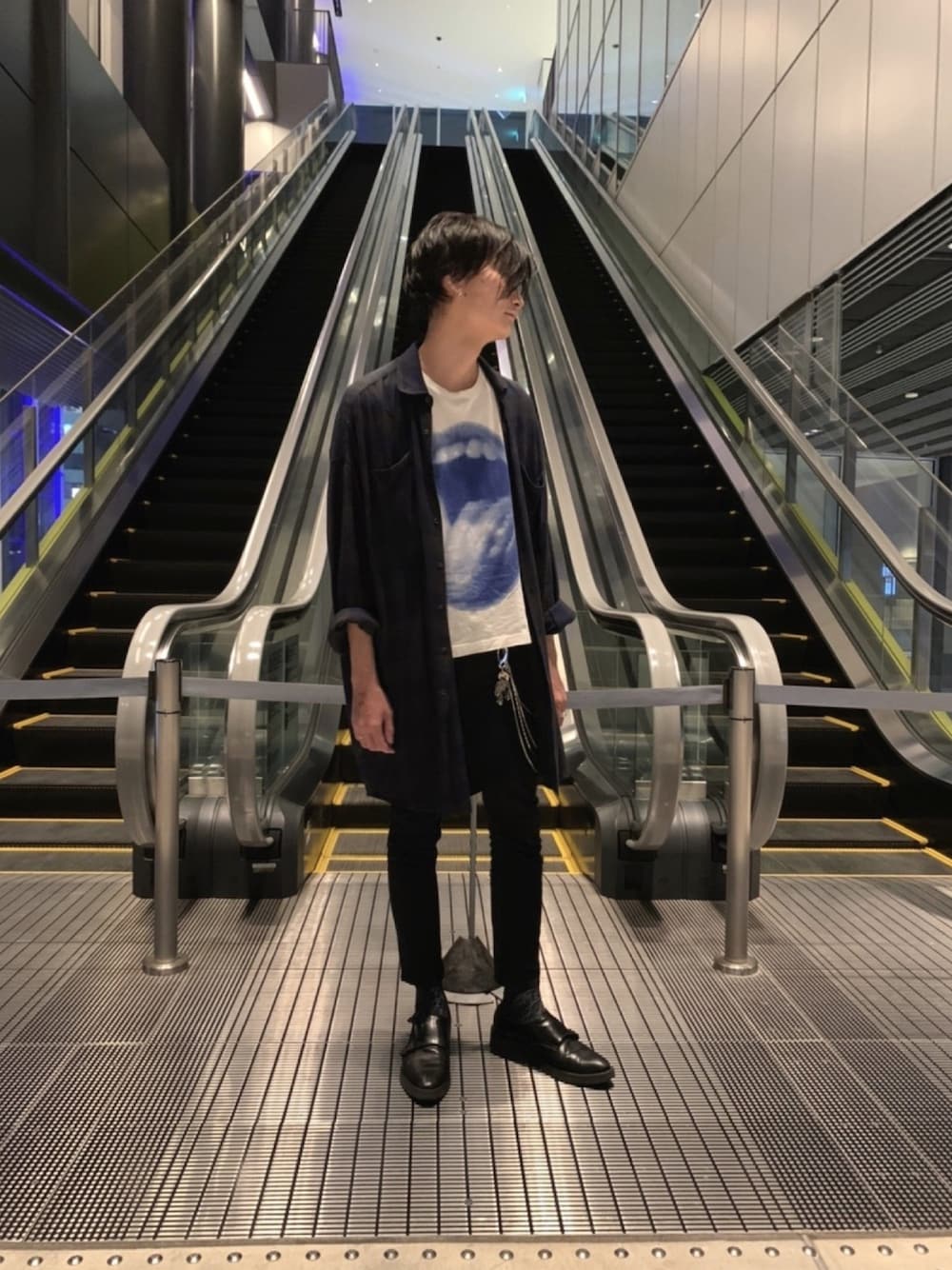 「LAD MUSICIAN、Rolling Stones、ラッドミュージシャン、ローリングストーンズ、秋コーデ、チェックシャツ、オーバーサイズシャツ、ACNE、Dior」｜「LAD MUSICIANのアイテム（シャツ/ブラウス、ブルー系）」を使った、俊一 さん（メンズ・178cm）の秋コーディネートの1枚目の写真