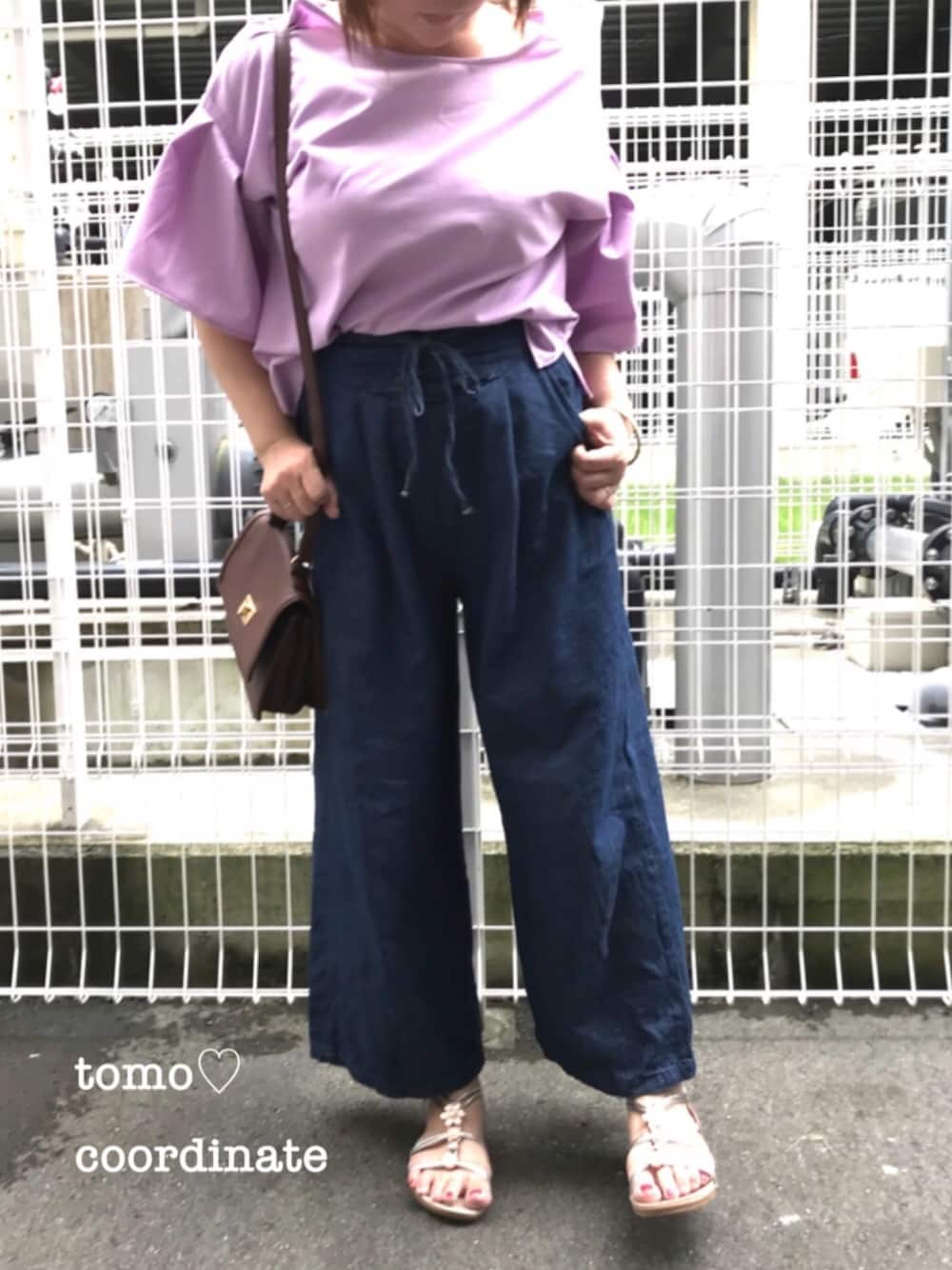 「休日コーデ、サンダル、おしゃれさんと繋がりたい、プチプラコーデ、大人コーデ、ママコーデ、きれいめカジュアル、オトナカジュアル、パンツスタイル、夏セールで買いました」｜「しまむらのアイテム（シャツ/ブラウス、パープル系）」を使った、ともさん（レディース・157cm）の夏コーディネートの1枚目の写真
