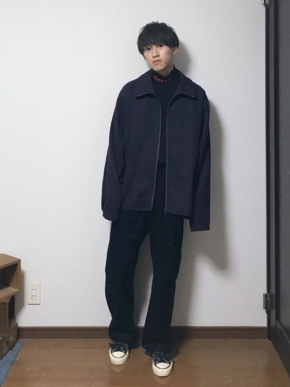 「ootd、秋のコーデ、秋服、トラックジャケット、ハイネック、コーデュロイ、コーデュロイパンツ、ワイドパンツ、パープル、低身長」｜「JOHN LAWRENCE SULLIVANのdeutsch MOCK NECK TOP（Tシャツ/カットソー、ブラック系）」を使った、"yuto"さん（メンズ・165cm）の秋コーディネートの1枚目の写真